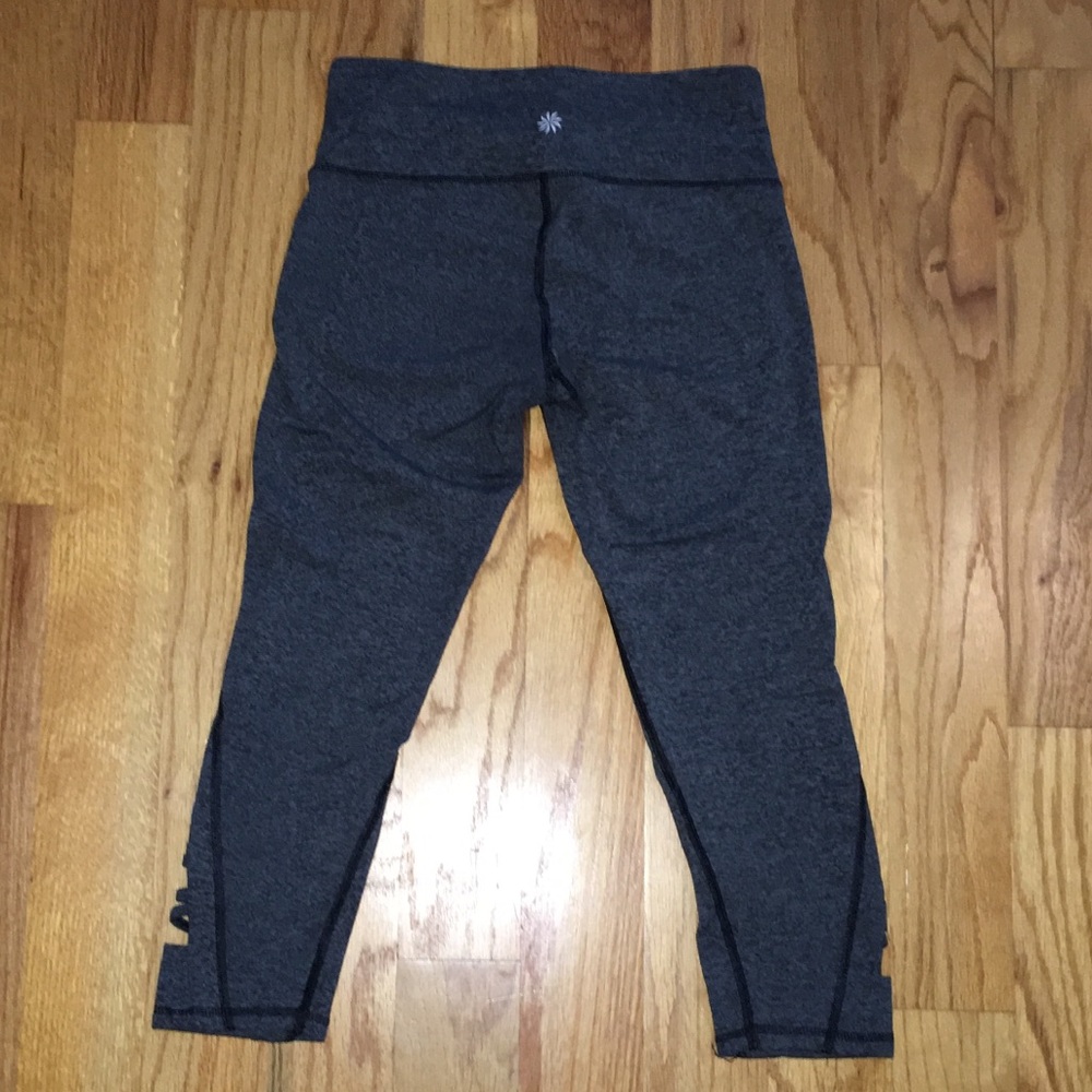 🏃‍♀️ATHLETA🧘‍♀️ Gray Crop Legging w/ leg design